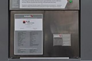 Ještě byl spojen s placentou. Do babyboxu v Sokolově někdo odložil chlapečka - Novinky