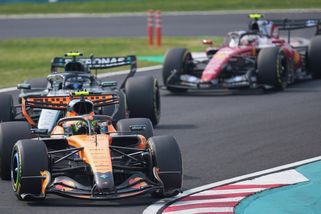 FORMULE ONLINE: První jezdec mimo hru. Bearman boural, Antonelli po zastávce vede - Sport.cz