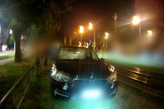 Opilá žena jela v Brně kilometr v tramvajovém kolejišti, zničila tři pneumatiky - Novinky