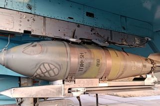 Ruský letoun Suchoj Su-35 se dokáže vyhýbat ukrajinské protivzdušné obraně a „beztrestně“ bombardovat její území