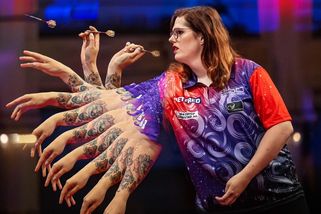 "Je to muž," protestovaly ženy na šipkách. Zásah proti nim znechutil Navrátilovou