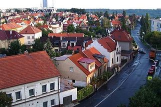 Jedna z nejklidnějších částí Prahy, kterou neznají ani Pražáci? Les za rohem a metro na dosah - Médium.cz