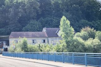 Ve zchátralém domě Rusa v Boršově žije 40 lidí, místní si stěžují - Novinky