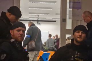 Mladý učitel s nahlášením střelby ve škole vyvolal paniku, lidé barikádovali místnosti - Novinky