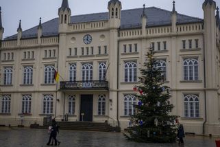 V německém městečku pověsili na vánoční strom protiimigrační vzkazy - Novinky