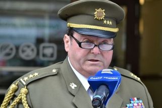 securitymagazin.cz/security/na-svuj-provoz-nedostane-cesky-svaz-bojovniku-za-svobodu-uz-ani-korunu-navic-nyni-musi-vyklidit-kancelare-rozhodla-ministryne-obrany-1404068679.html