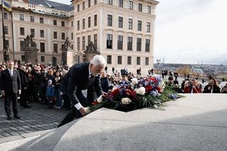 Komentář: To ještě nebylo, aby se děla na Hradě taková špína jako teď