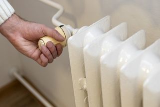 Zelenskyj vyzývá Evropu: Přestaňte jezdit auty a topit, pomáháte tím Rusku! ANKETA