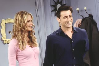 Joey z Přátel s nadváhou a utrápeným výrazem. Matt LeBlanc by dnes na své “Tak jak to jde” už žádnou nedostal