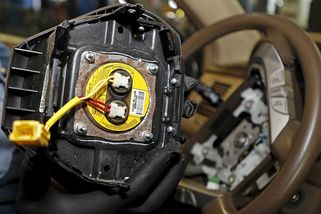 Vláda zakázala provoz 1,7 milionu aut: Jezdíte jedním z nich? Přinášíme seznam všech 118 modelů a značek