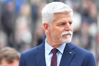 Žádné veto: Kuchařky a školníky zaplatí obce. Pavel nevyslyšel námitky krajů - Echo24.cz