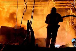 V ruském Kyzylu hoří skladiště, téměř tři tisíce metrů čtverečních - Novinky