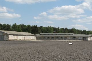 Ravensbrück: Ženský tábor hrůzy, kde systém ničil těla i duše - Médium.cz