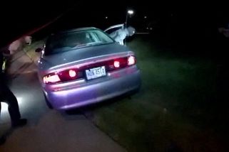 Američtí policisté po pronásledování zastřelili Afroameričana. V jeho těle se našlo 60 střelných ran