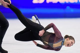 Mlátička hlavou. Němečtí krasobruslaři v Praze ohromili spektakulárním prvkem na hraně pravidel - Sport.cz