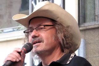 Ondřej Hejma většinu života slouží. Dříve řídícímu důstojníkovi StB, dnes algoritmům YouTube - Médium.cz