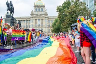 Evropané volají po zákazu konverzních praktik. OSN a Rada Evropy je označují za mučení