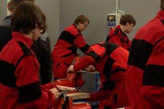 Českým drahám chybějí mechanici. Otevřely proto vlastní výuční obor přímo v depu - Novinky