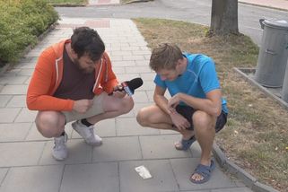Absurdní vtípek z Uničova: Někdo přilepil pětistovku na chodník. Hrozí mu půl roku vězení
