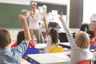 Nezvladatelní žáci? Poruch chování přibývá, učitelé se hroutí - Novinky