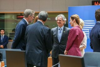 Češi načapali podezřelou špiónku na jednání Evrops...