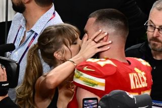 Swiftová vyhrála nad časem. Na Super Bowl přeletěla půl světa tryskáčem, aby podpořila lásku