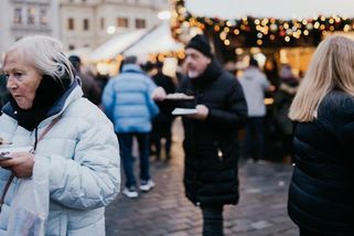 „Upřímně, nevíme, kolik jsme platili.“ Ceny na pražských trzích šokují Čechy, turisté jen krčí rameny