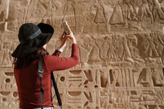 Egypt přitvrdil. Při opakovaných cestách tam mohou turistům přestat fungovat mobily - Novinky