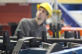 Ceny energií drtí firmy, některé už začaly propouštět - Novinky