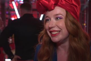 Že se moc odhaluju? No a co. Nejsem šedivá holka! Holena ze Tří bratrů si zalepila prsa a vyrazila do společnosti - Super.cz