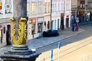 Ukrajinec, který se v audi vřítil na plzeňské náměstí a narazil do domu, dostal pokutu - Novinky