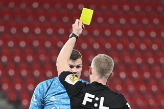 Sudí nezvládli zápas Slavie se Zlínem. Komise rozhodčích trestá - Sport.cz