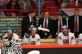 Kult osobnosti, Hadamczik. Tragická tiskovka národního týmu - Médium.cz