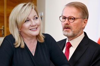 Schillerová se pustila do Fialy a nazvala ho parchantem. Dno, odplivl si premiér a vrátil jí úder – eXtra.cz