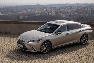 Nejlepší sedan na světě?! Test Lexus ES 300h Business Edition