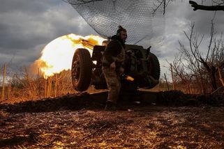 Den vítězství? U Bachmutu ne. Ruští vojáci tu utíkají ze svých pozic, tvrdí Prigožin