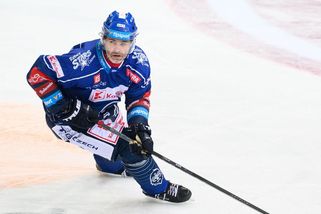 Jágr nastoupil v generálce Kladna na ligu. Ve třetí formaci nebodoval - Sport.cz