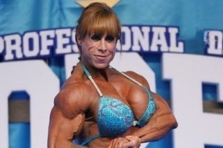 Kulturistka je na steroidech více než 20 let. Na své tělo je pyšná, prý nikdy nevypadala lépe