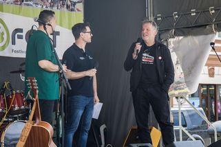 Niedermayer: Spalovák mi nechybí, elektromobil je na cestu do Bruselu dnes lepší než vlak