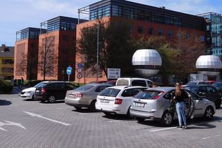 Kdo bude od 16. ledna 2024 parkovat v noci na ulici, zaplatí 1 000 Kč/den