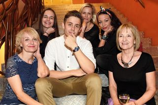 Sestra Žilkové vypadá jako její dvojče. Původně měla být Veronikou ona, ale komunisti to zakázali - Médium.cz