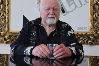 prahain.cz/politika/milan-knizak-vite-co-je-desive-na-hrade-mame-lampasaka-a-premier-je-komunista-a-lhar-26605.html