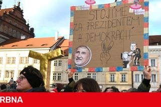 Přerostlé dítě za ministra nechceme, stovky lidí v Plzni vyjádřily prezidentovi podporu