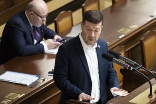 Žádné americké základny ani vojáci tu nebudou, zpražil Babiš Okamuru - Novinky