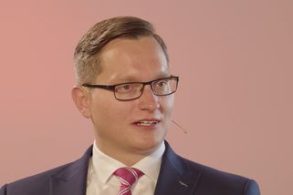 Stát selhal při dohledu na ceny, řetězce podváděly. Příští rok krize skončí, tvrdí poradce premiéra | Prostor X