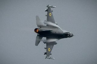 Ukrajinskou stíhačku s 26letým pilotem sestřelili Rusové, píše BBC - Novinky