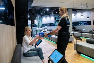 Na Vysočině nastoupily do práce stovky uprchlíků, zaměstnaly je firmy i obce - Seznam Zprávy