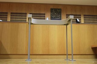 Nalákali ho na holky a chlast, pak zinscenovali znásilnění. Organizátor dostal pět let - Novinky