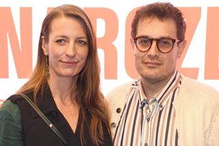 Anna Polívková s italským manželem, Kaňkovský se svou kráskou, Toulová v igelitu a Dušek v sandálech na premiéře