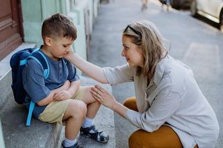 Paní učitelko, oni jsou zlí! Jde o žalování, nebo počínající šikanu?